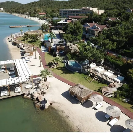 Khaja Hotel&beach *