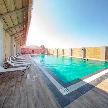 Khaja Hotel&beach *